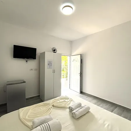 Quiet Blue Aparthotel Vlore