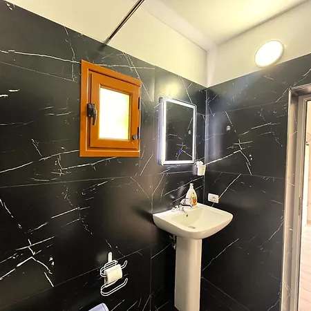 Aparthotel Quiet Blue Vlorë