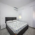 Quiet Blue Apart Otel