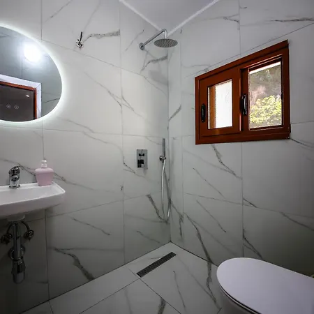 Quiet Blue Aparthotel Vlore